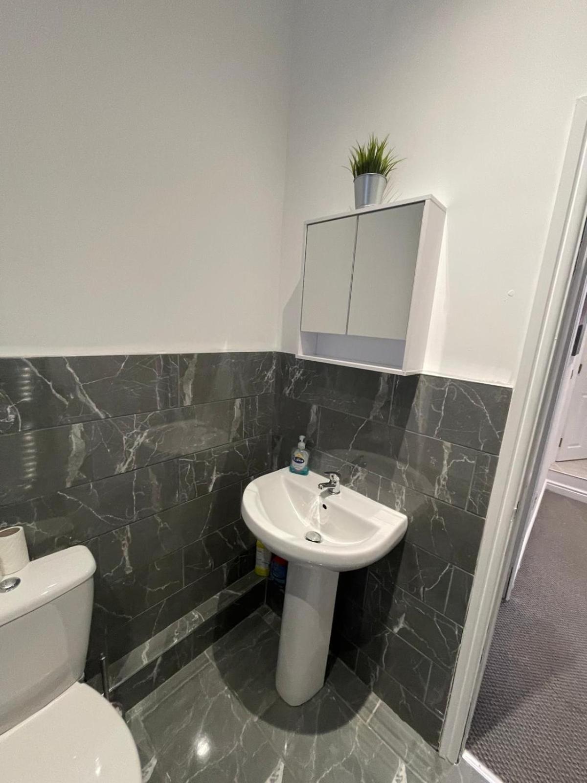Spacious 2 Bedroom Apartment Liverpool Exterior foto
